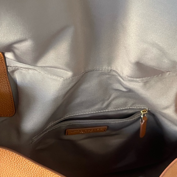 🔥🔥NEW MARC JACOBS
"THE GROOVE LEATHER HOBO BAG" (NWT) Paid $425🔥🔥 - Picture 11 of 16